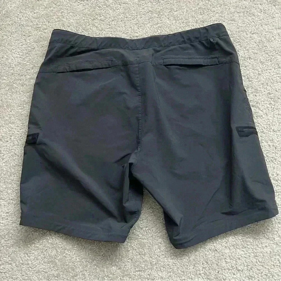 REI Gray Shorts Men’s Size XL 30 Zip Pockets Hiking Outdoor Active - Picture 2 of 12
